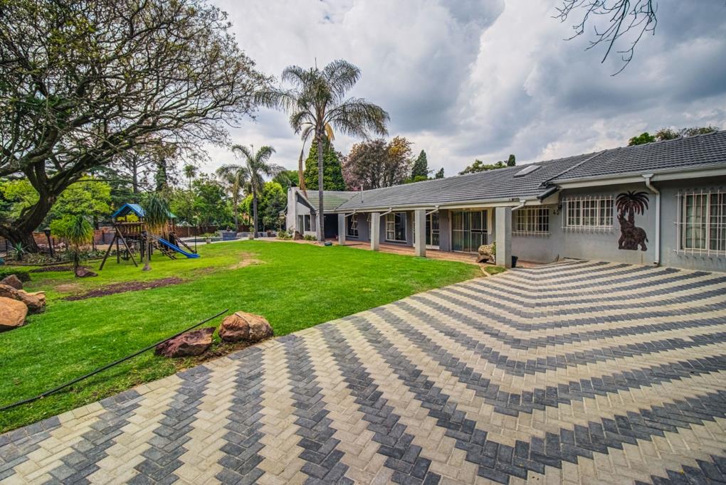 6 Bedroom House