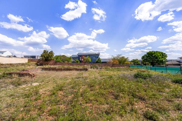 1 300 m² Land