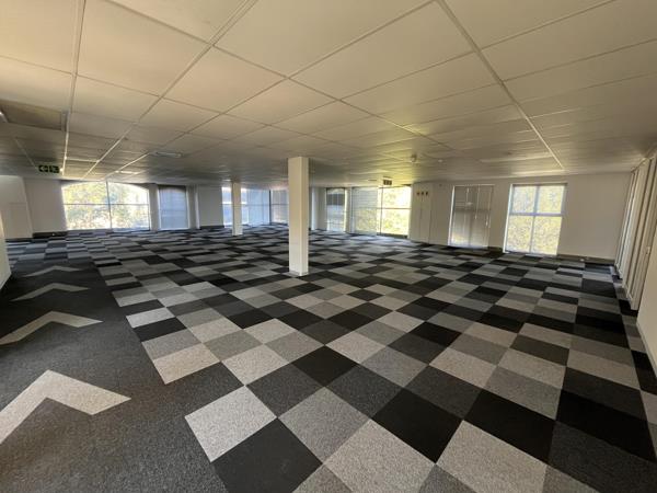 934 m² Commercial space