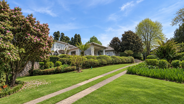 6 Bedroom House