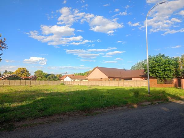 1 060 m² Land