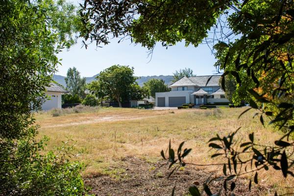1 065 m² Land