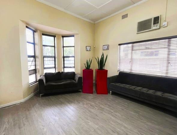 374 m² Commercial space