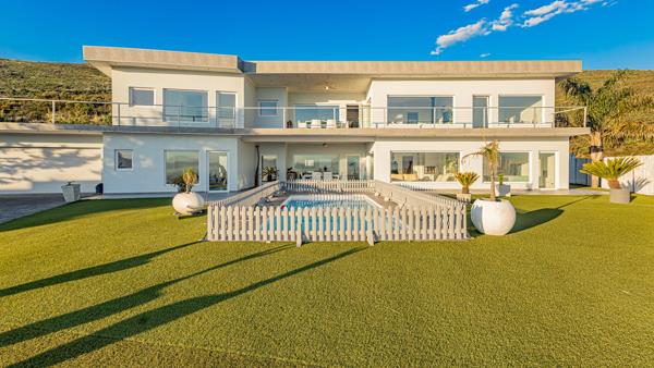 6 Bedroom House