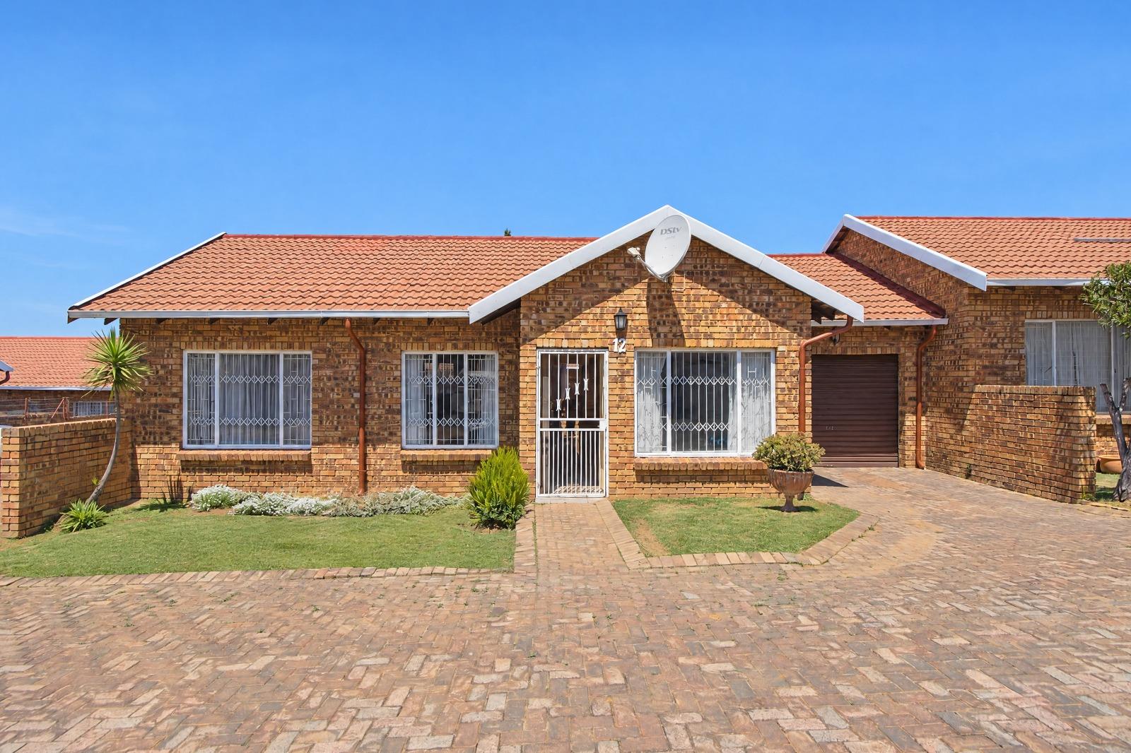 3 Bedroom Townhouse in Grobler Park