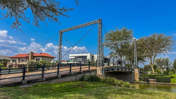 823 m² Land