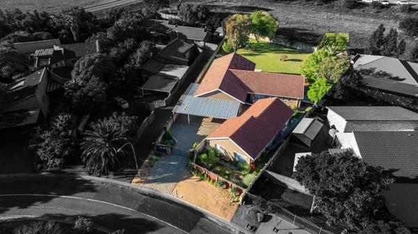 6 Bedroom House