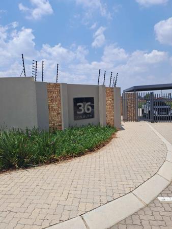348 m² Land