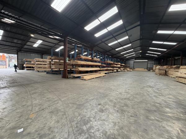 2 335 m² Industrial space