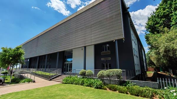 1 927 m² Office Space