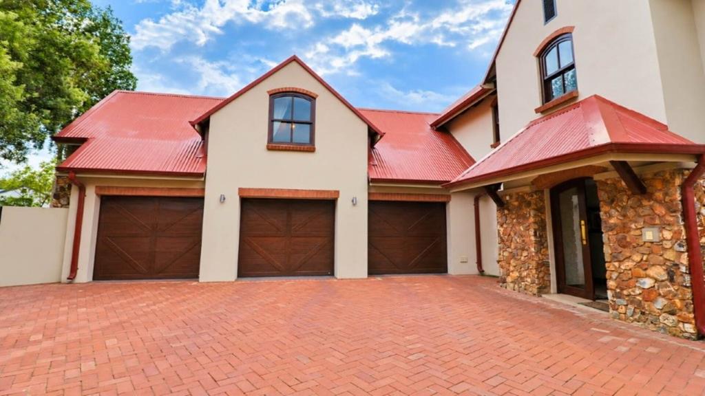4 Bedroom House