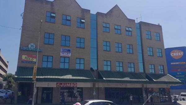 561 m² Office Space