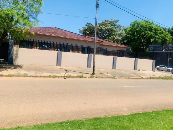 6 Bedroom House