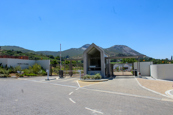 880 m² Land