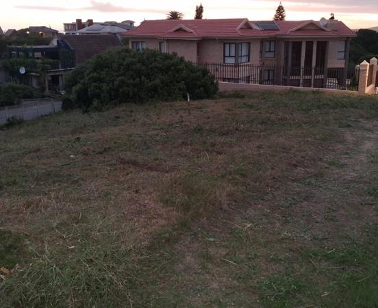 725 m² Land