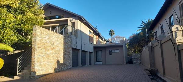 6 Bedroom House