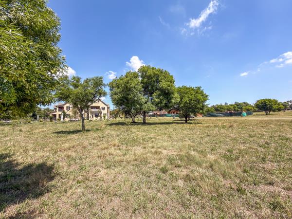995 m² Land