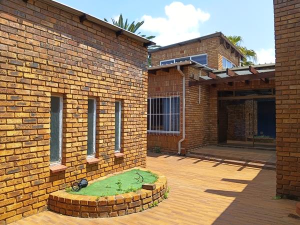 6 Bedroom House