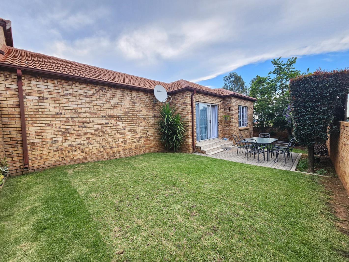 2 Bedroom Townhouse for sale in Honeydew | T5651239 | Private Property