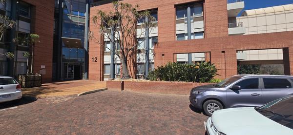 712 m² Commercial space