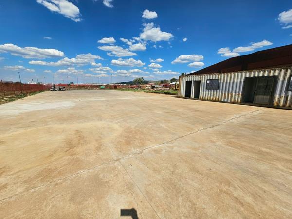 1 400 m² Land