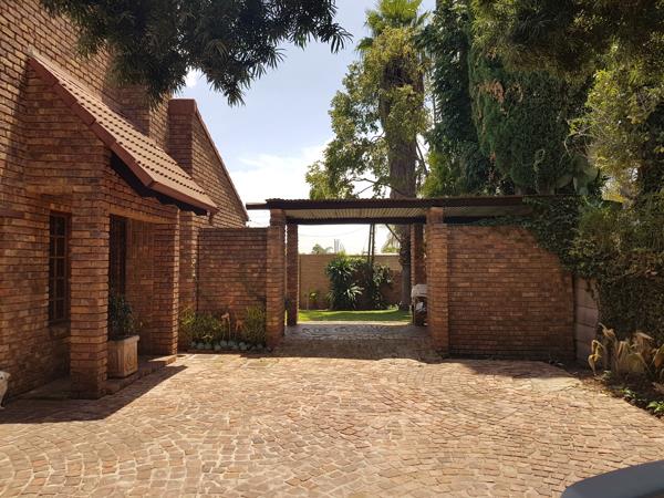 6 Bedroom House
