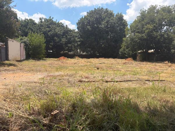 1 360 m² Land