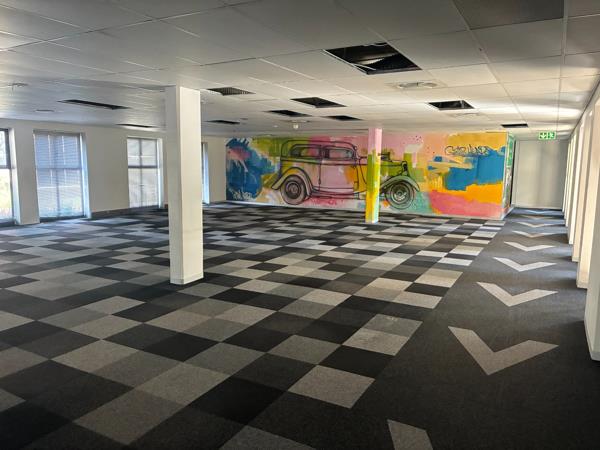 1 010 m² Office Space
