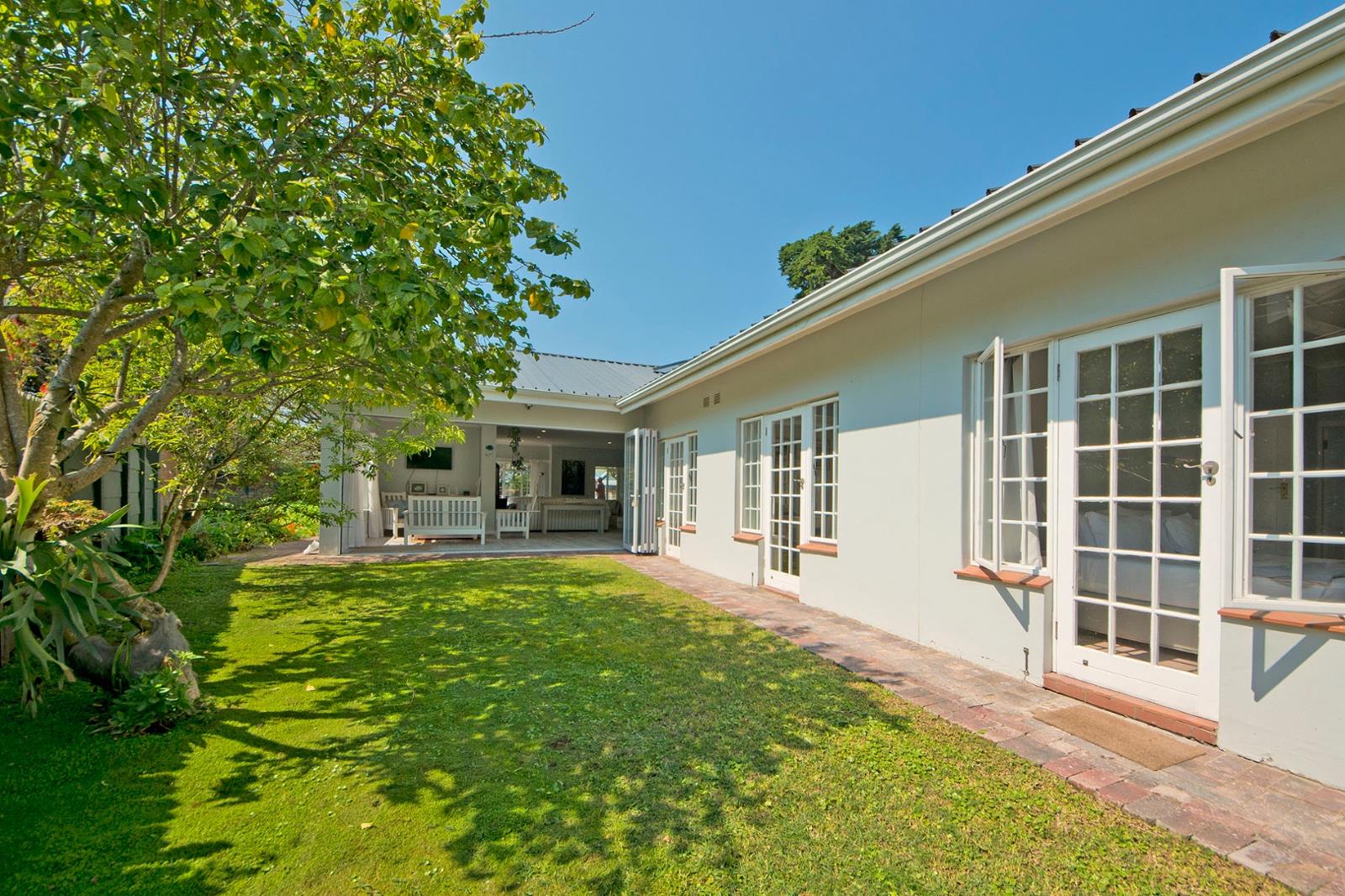 4 Bedroom House for sale in Leisure Isle | T5651944 | Private Property