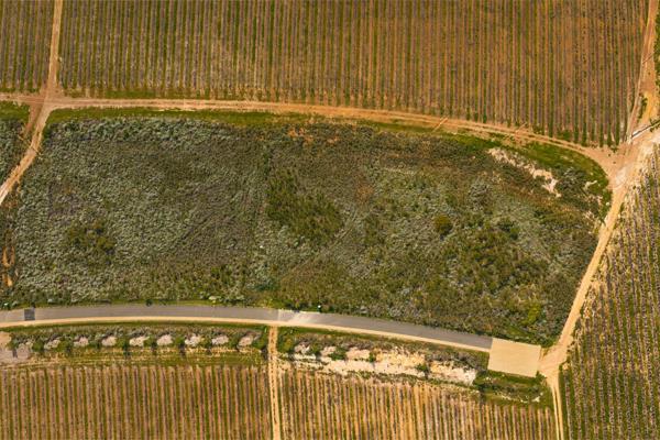 2 726 m² Land