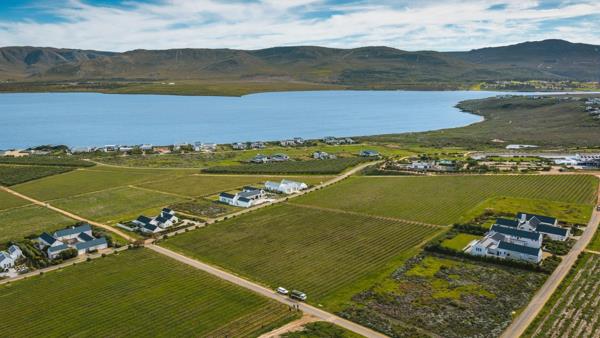 2 741 m² Land
