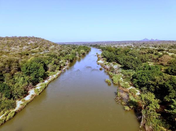 2 400 m² Land