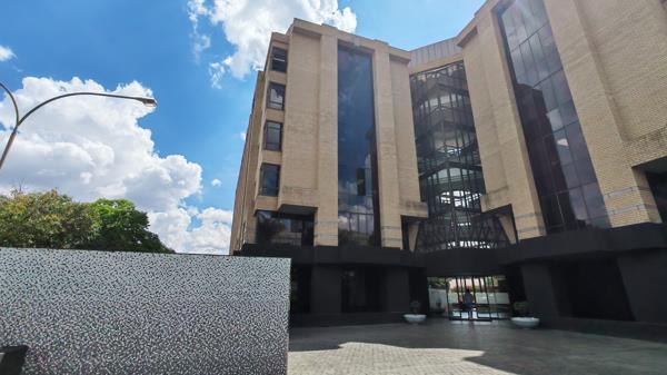938 m² Office Space