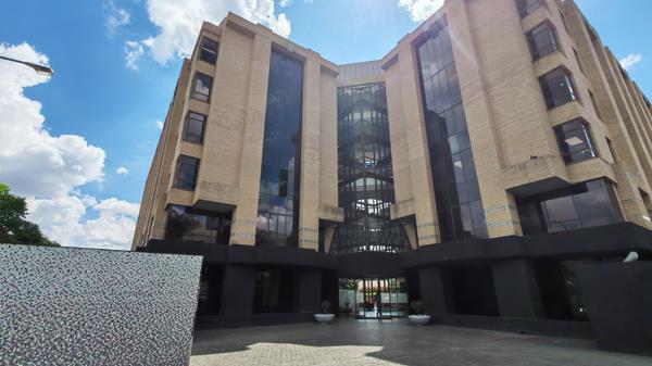 938 m² Office Space