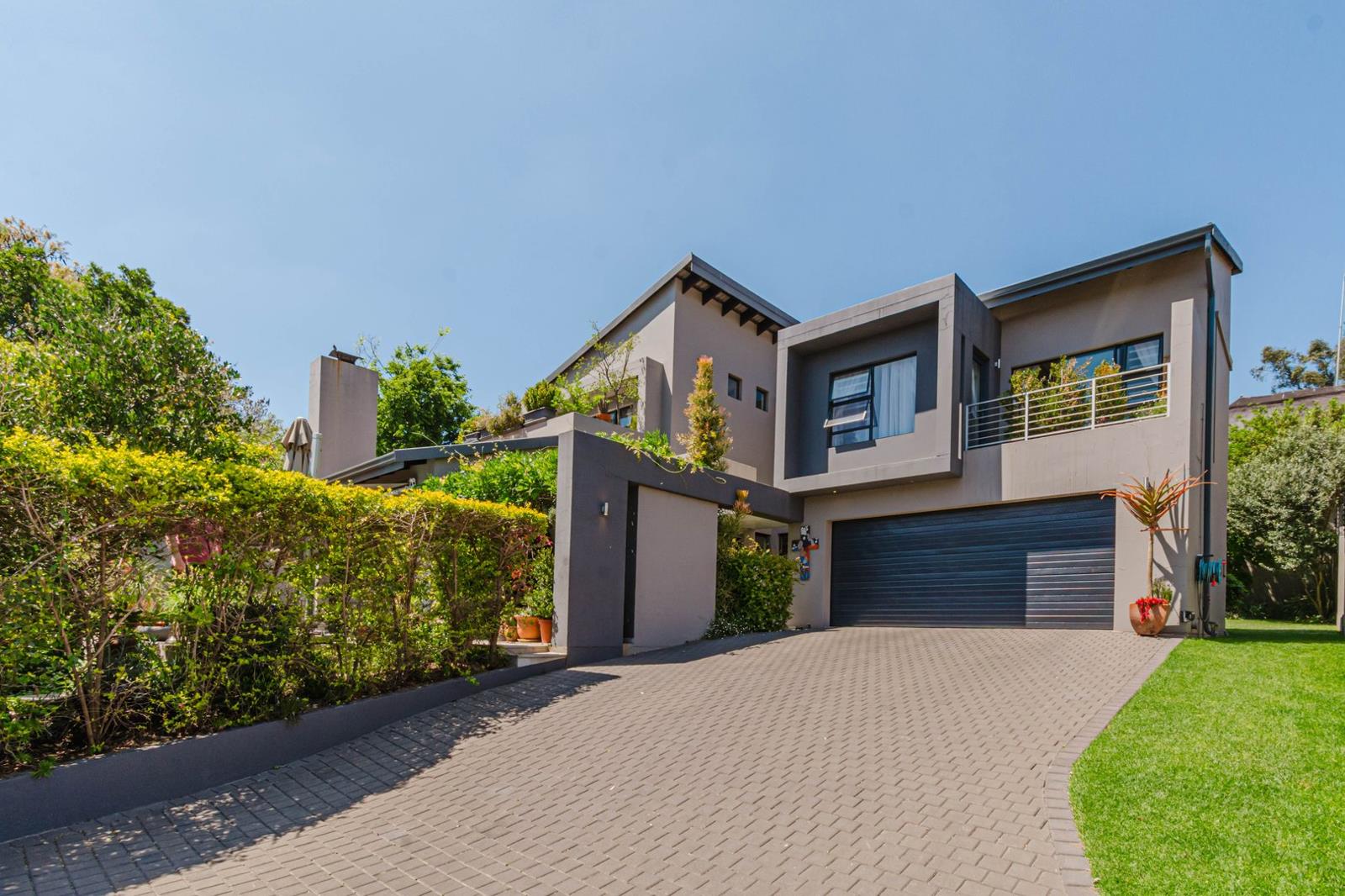 3 Bedroom House for sale in Douglasdale | T5652247 | Private Property