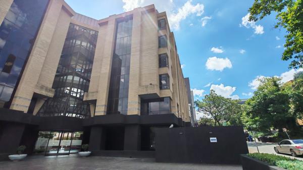 938 m² Office Space