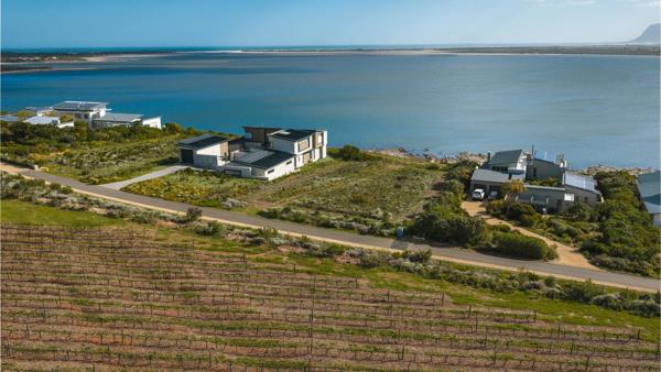 1 909 m² Land