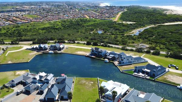 747 m² Land