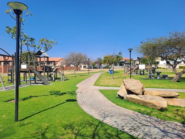 553 m² Land