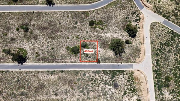 400 m² Land