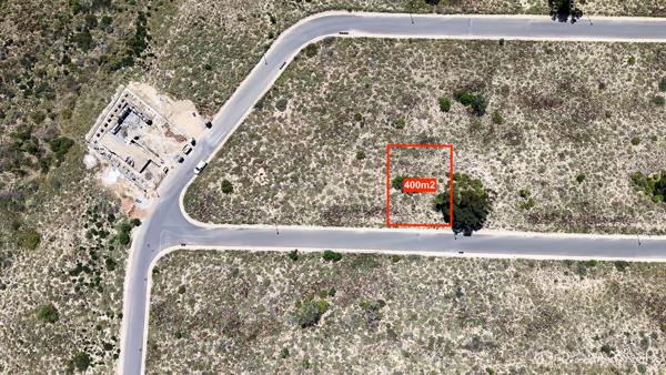 400 m² Land