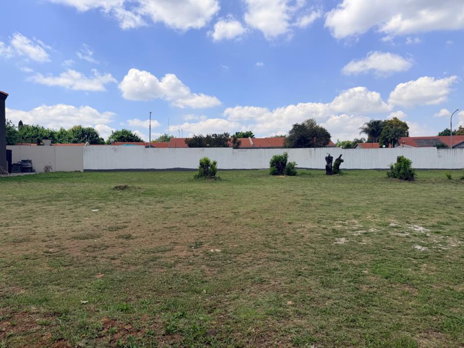 867 m² Land