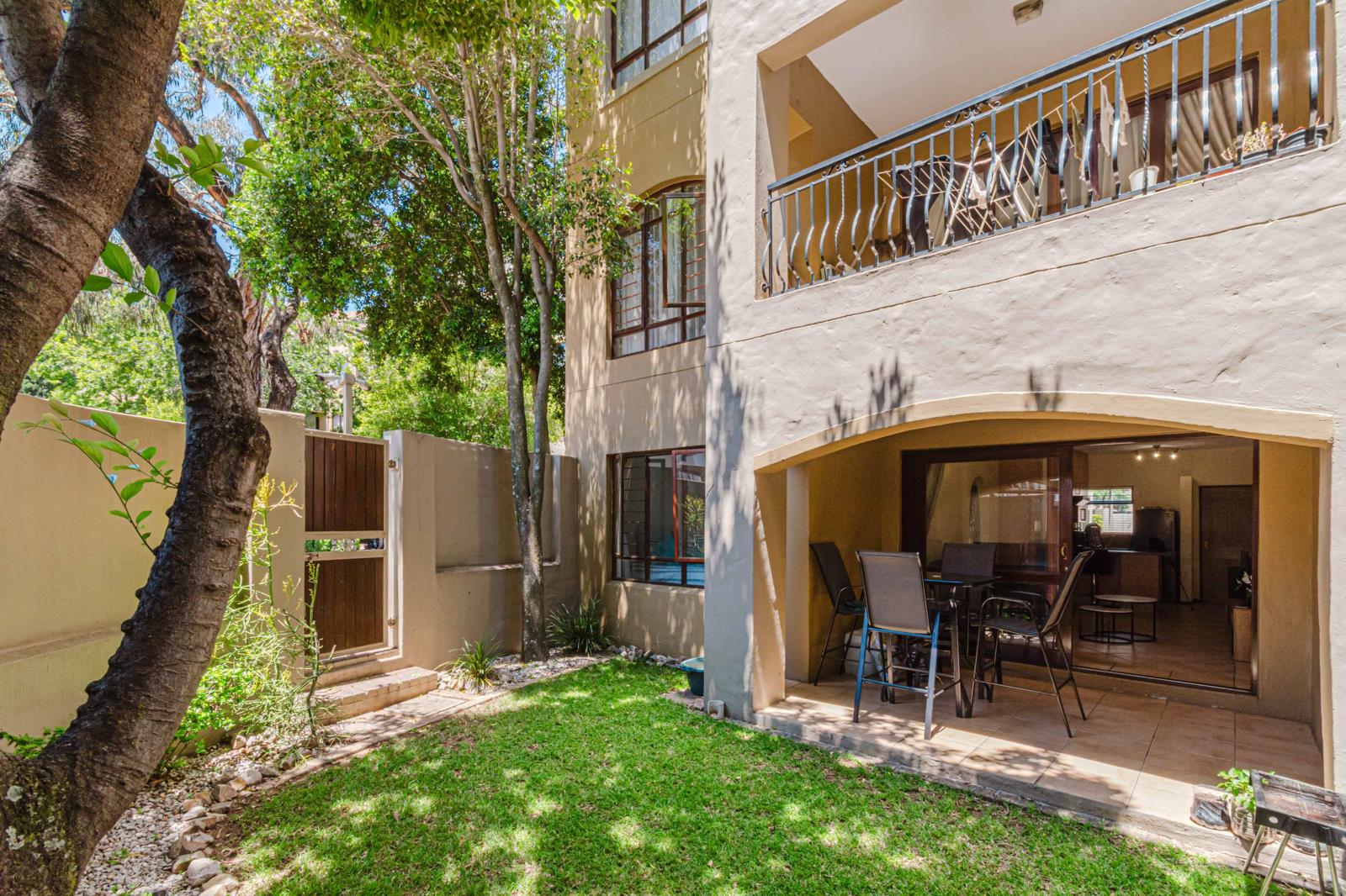 2 Bedroom Apartment for sale in Lonehill | T5653062 | Private Property