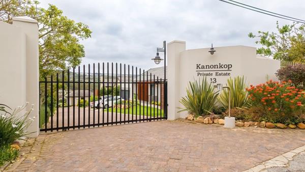 808 m² Land