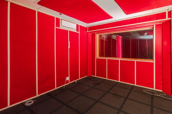 305 m² Office Space