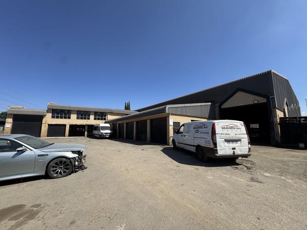 1 100 m² Industrial space