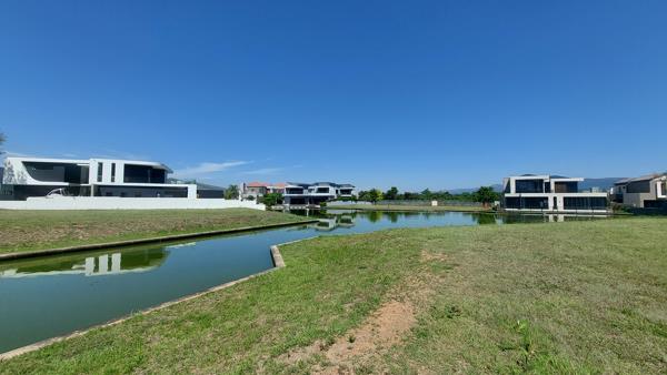 914 m² Land