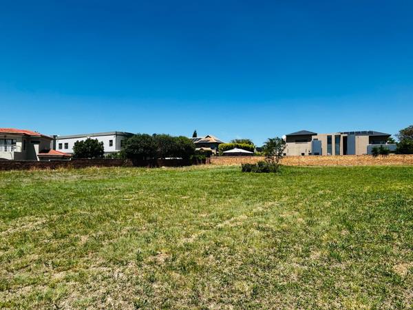889 m² Land