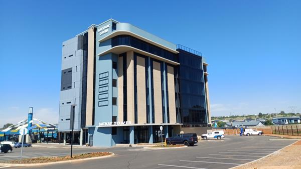 661 m² Commercial space