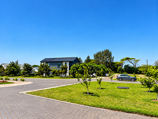 1 055 m² Land
